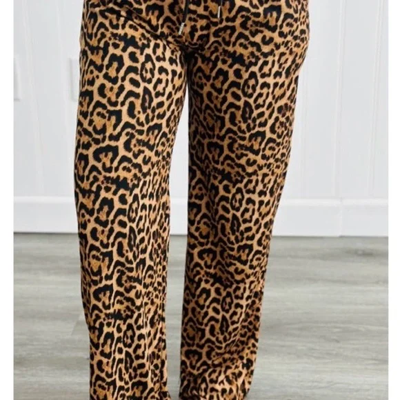 Leopard Print Pants - Picture 3 of 4